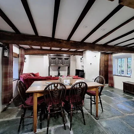 Holiday home Field House